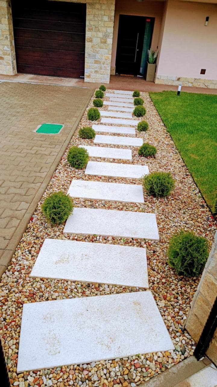 Каменна пътека с чакъл и храсти / Stone path with gravel and shrubs
